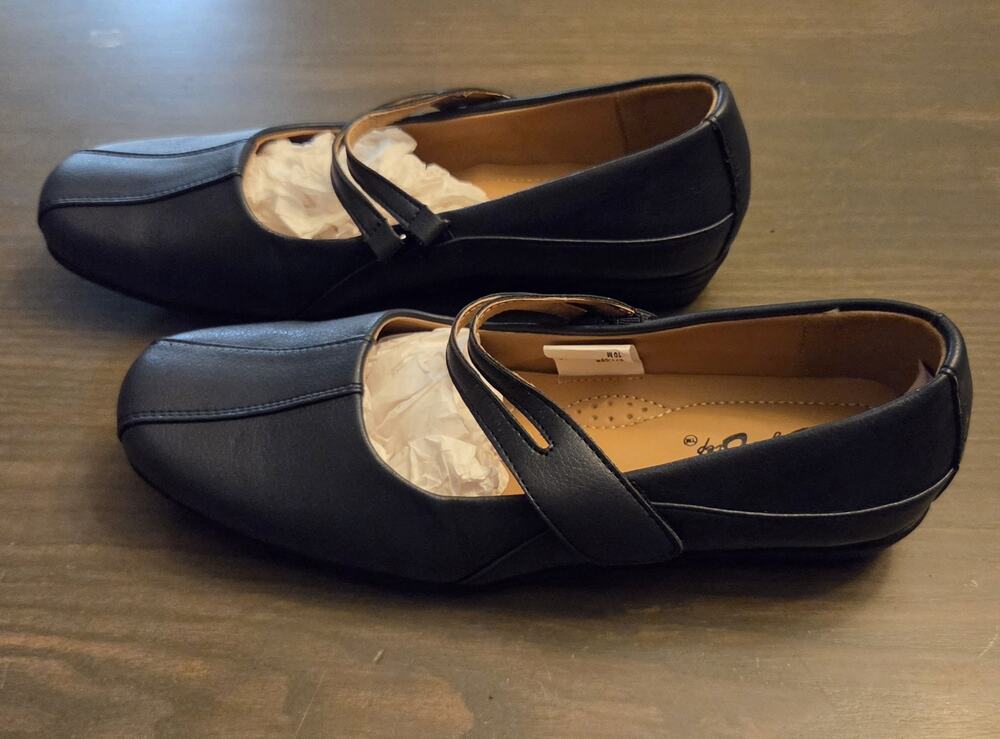New. Women's Navy Mary Jane Style Shoe. Style Step. Size 10.
